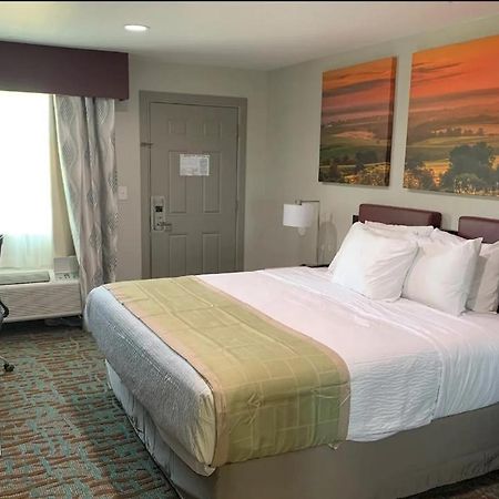 Days Inn By Wyndham Bellville Mansfield Екстериор снимка