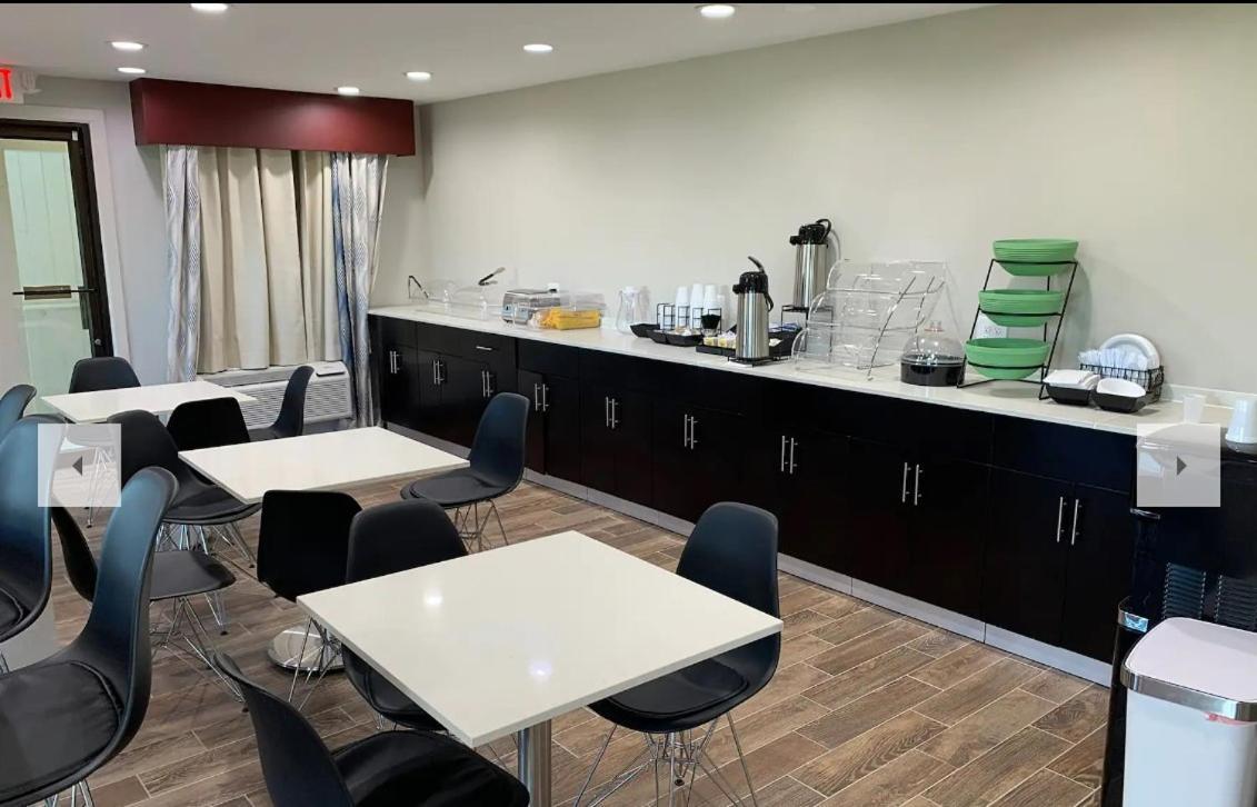 Days Inn By Wyndham Bellville Mansfield Екстериор снимка